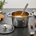 Pentola con Coperchio swiss hause  – Ø 24 cm / 6,3 L – Pentola per Zuppe in Acciaio Inox – Senza PFAS – Compatibile con Induzione – Lavabile in Lavastoviglie – Resistente al Forno fino a 260°C – Acciaio Inox