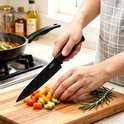 Swiss Haus® KS6BN Set di Coltelli da Cucina – 6 Pezzi – Set Professionale con Coltello da Pane, Coltello da Chef, Coltello per Carne e Pelapatate – Rivestimento Antiaderente – Con Confezione Regalo – Nero